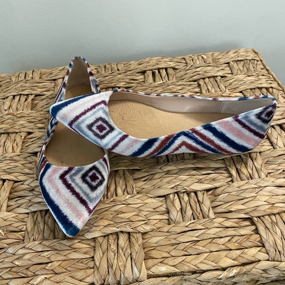 Dr. Scholl’s pointy flats, Aztec velvet pattern. - Picture 1 of 6